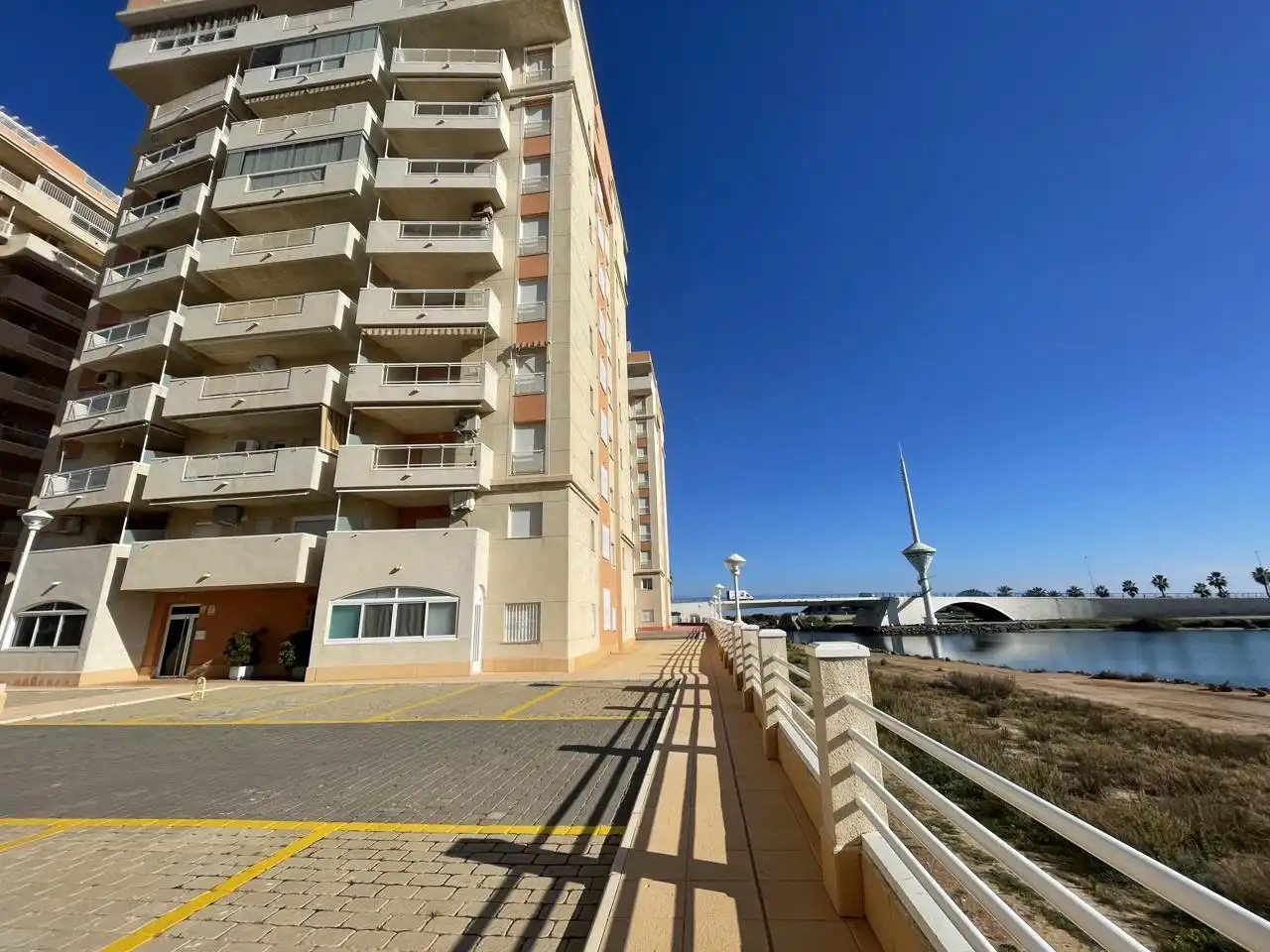 Vista exterior de Apartamento en venta en La Manga del Mar Menor con Aire acondicionado, Jardín privado y Terraza