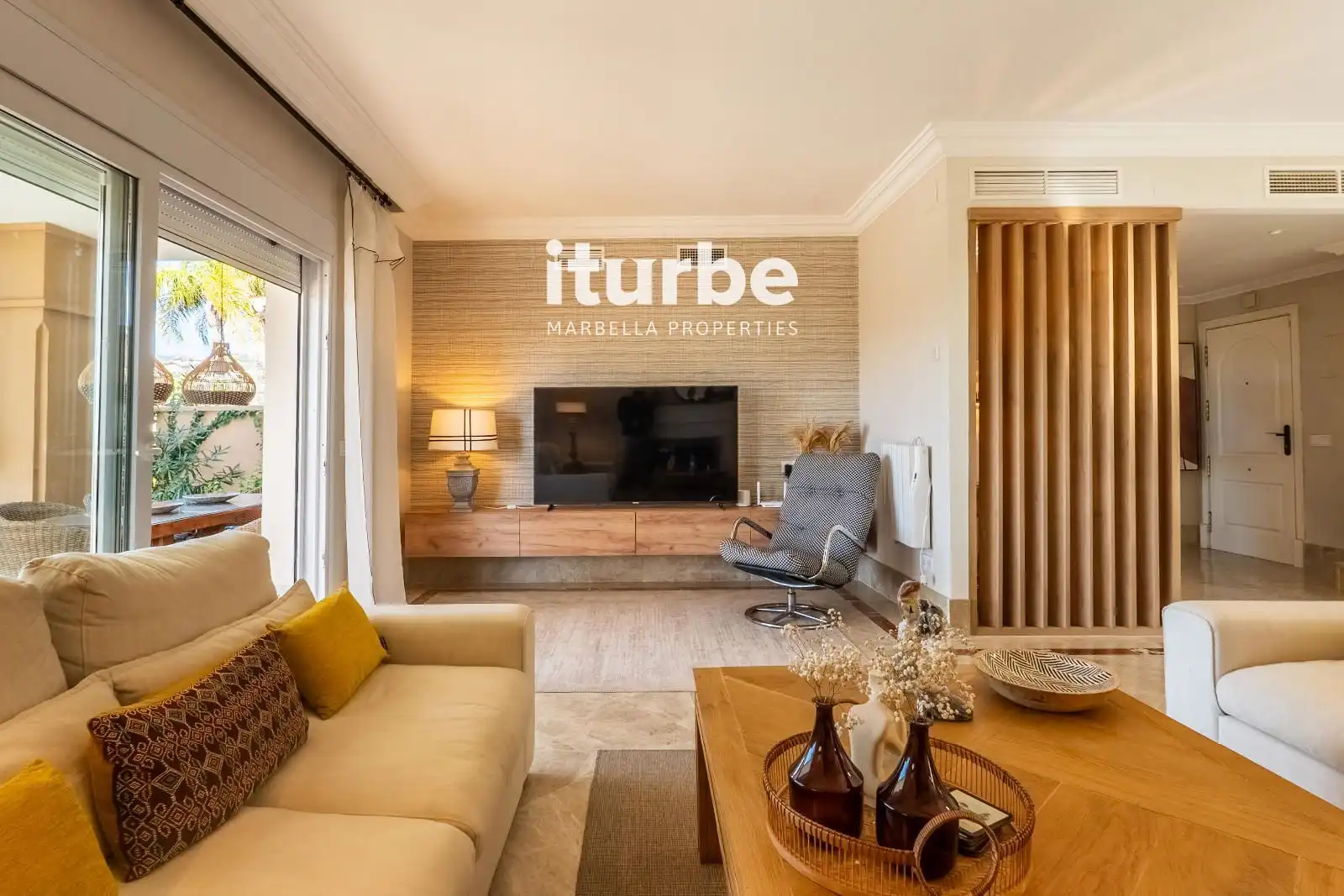 Living room of Houses for rent in Marbella  with Air Conditioner, Heating and Private garden