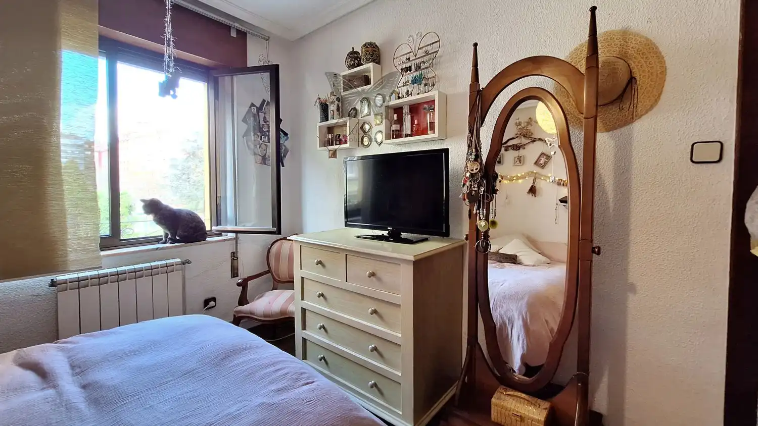 Bedroom of Flat for sale in Oviedo   with Heating, Storage room and Furnished