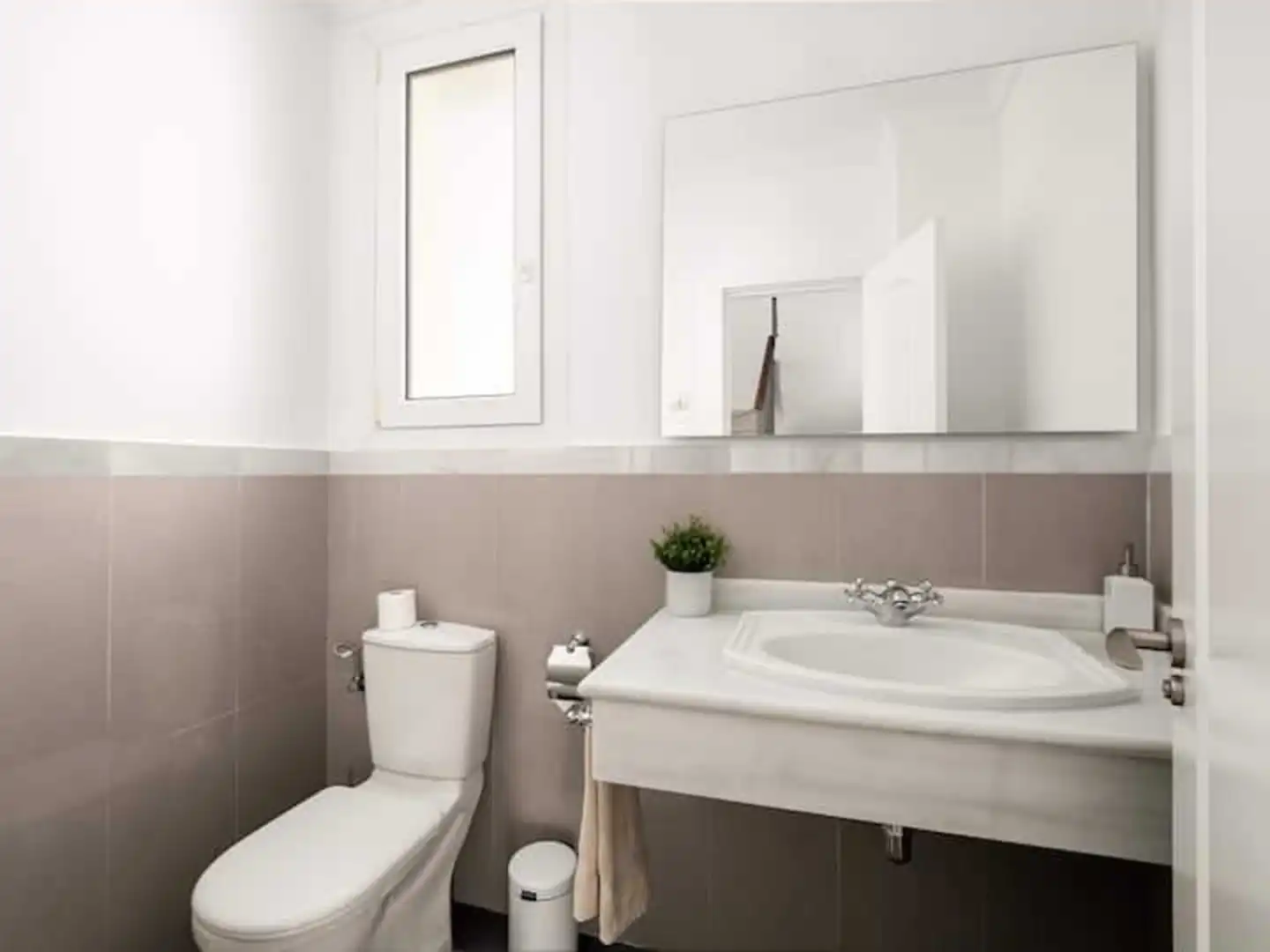 Bathroom of Houses for rent in Estepona  with Air Conditioner, Terrace and Swimming Pool