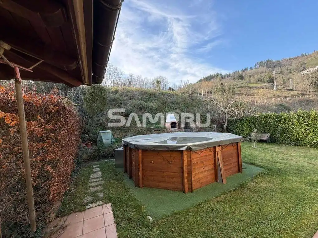 Jardín de Casa adosada en venta en Bergara con Calefacción, Jardín privado y Trastero