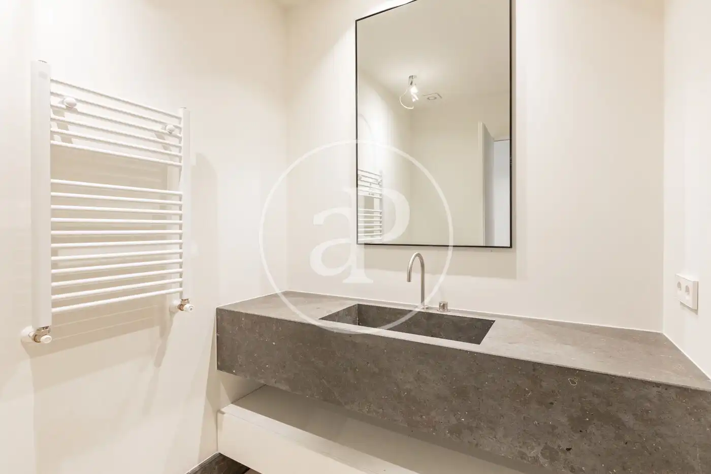 Badezimmer von Wohnung zur Miete in Madrid mit Klimaanlage, Heizung und Möbliert