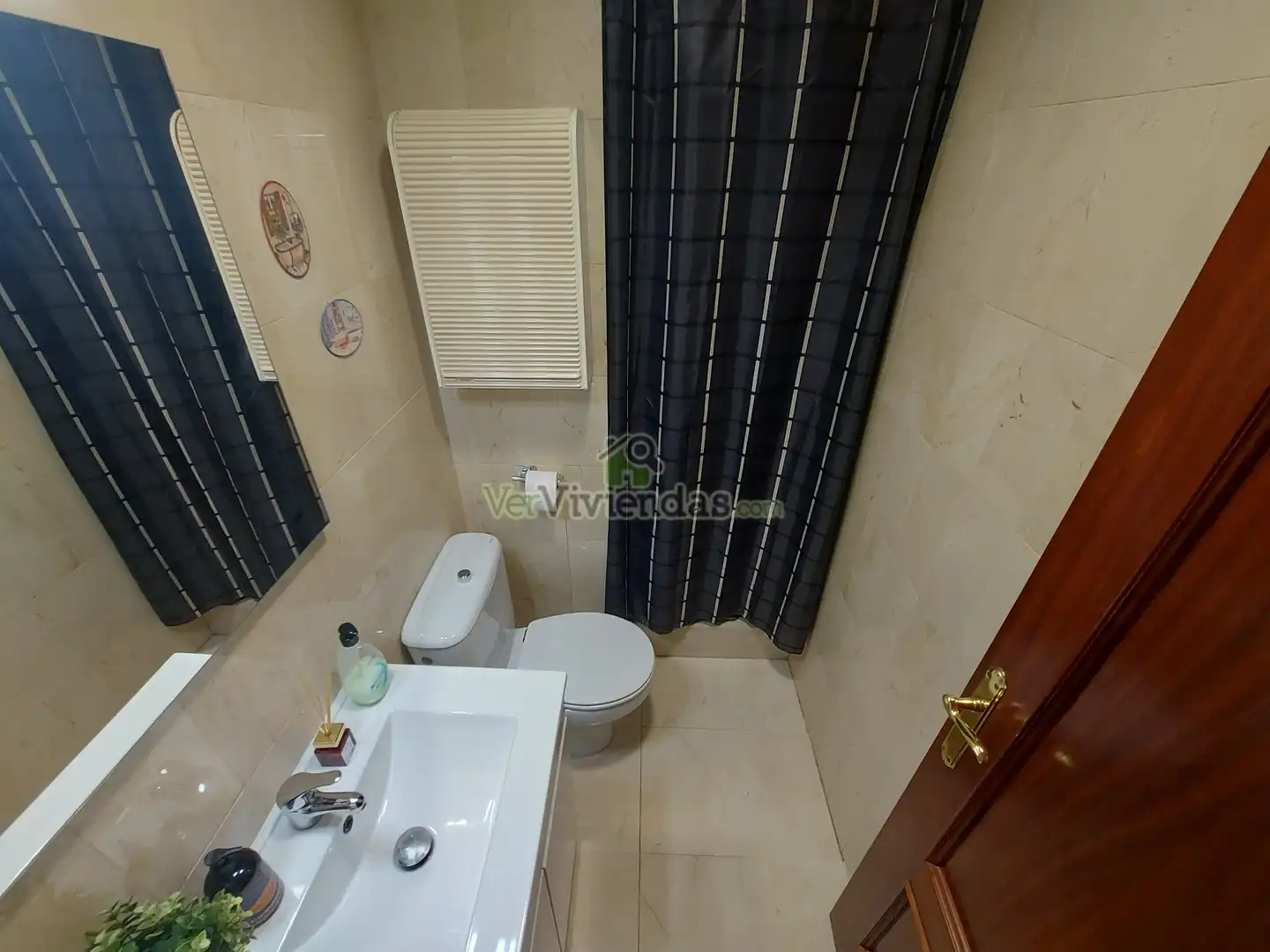 Baño de Casa adosada en venta en Sant Llorenç d'Hortons con Aire acondicionado, Calefacción y Jardín privado