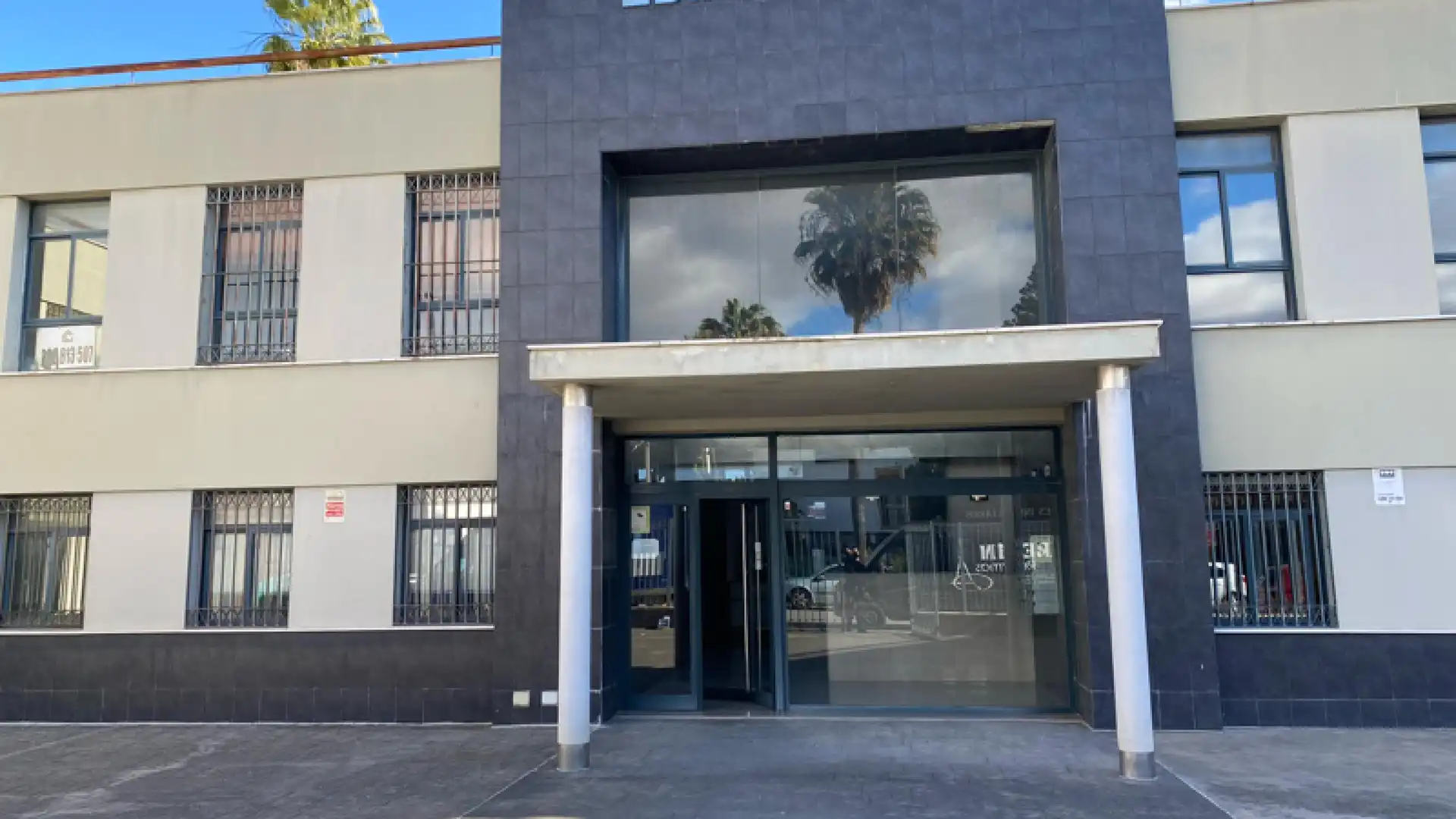 Exterior view of Garage for sale in Gines