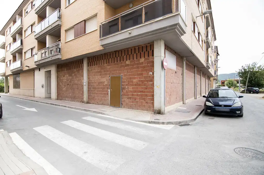 Local comercial en venta en Calle Leales 2