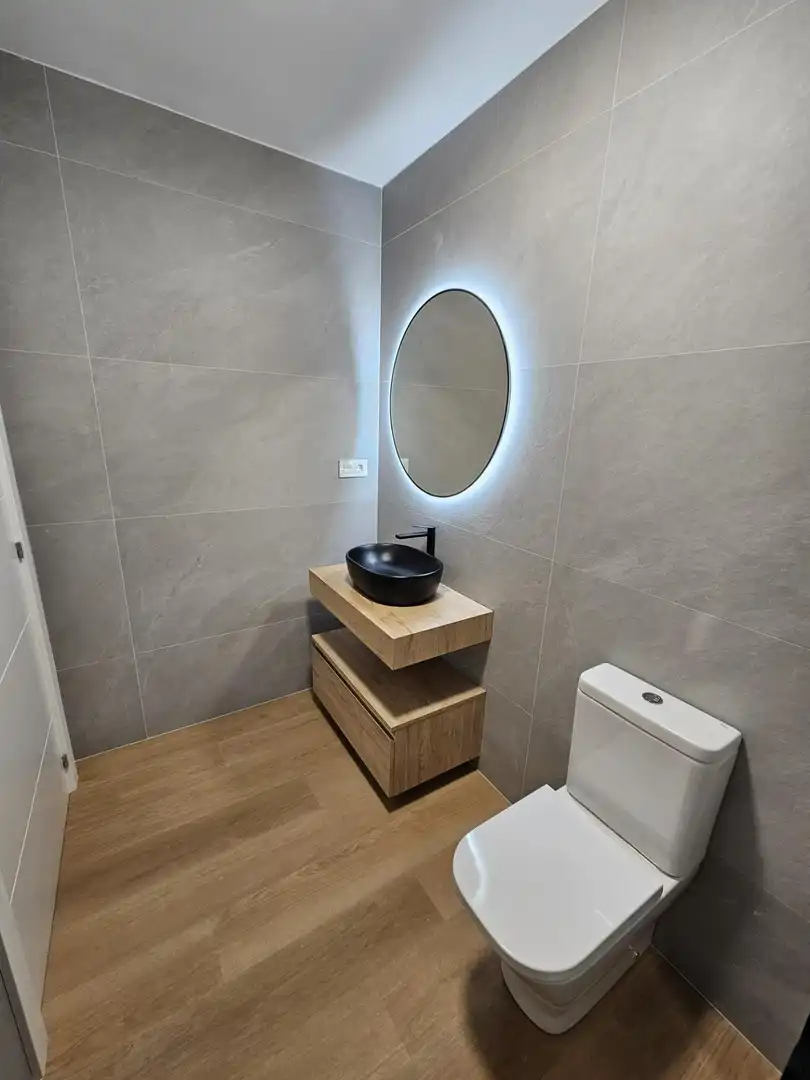 Baño de Piso en venta en Sestao  con Calefacción
