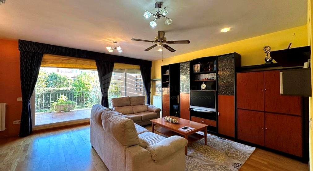 Single-family semi-detached for rent in De La Ilustración, Montecanal