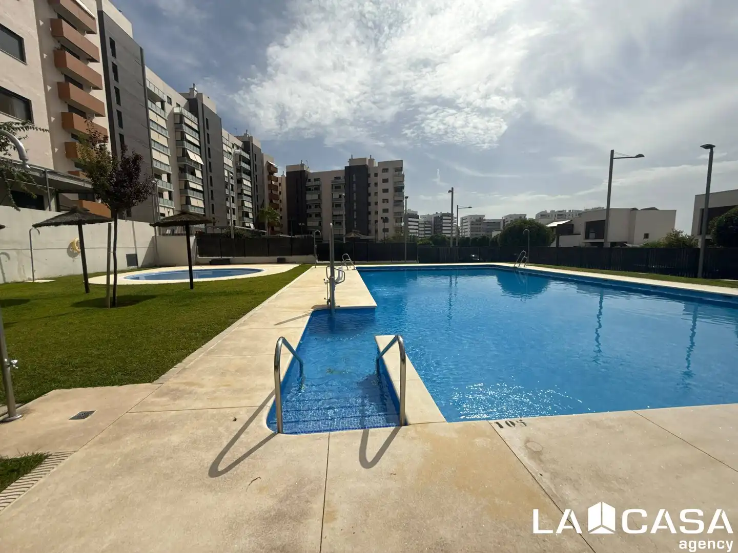 Piscina de Piso en venta en Entrenúcleos