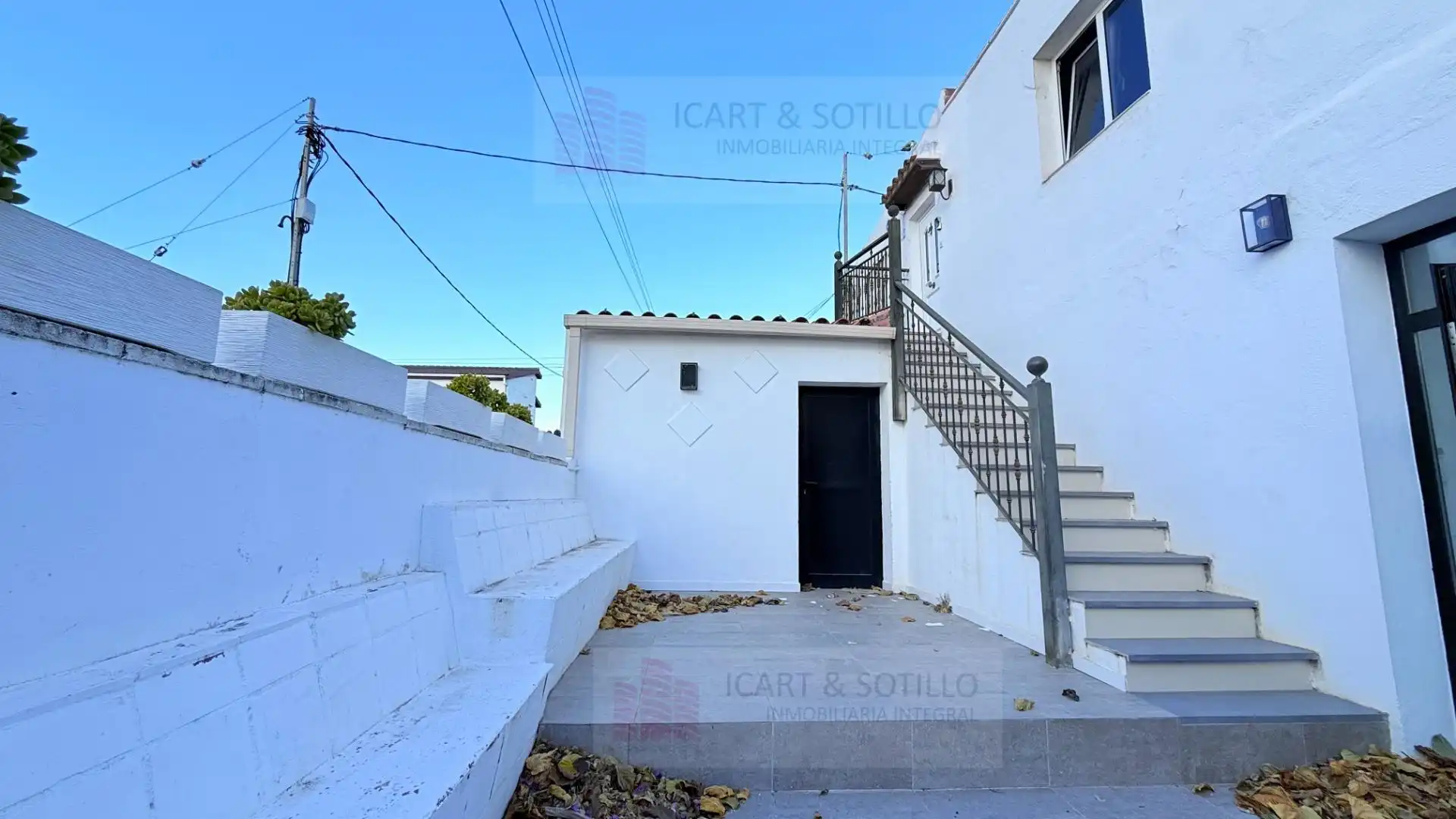 Vista exterior de Casa o xalet en venda en Vinaròs amb Aire condicionat, Jardí privat i Terrassa