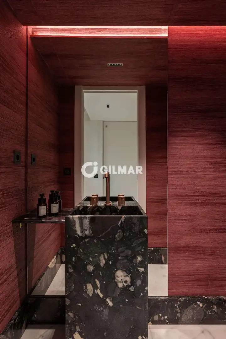 Baño de Dúplex en venta en Madrid con Calefacción y Balcón