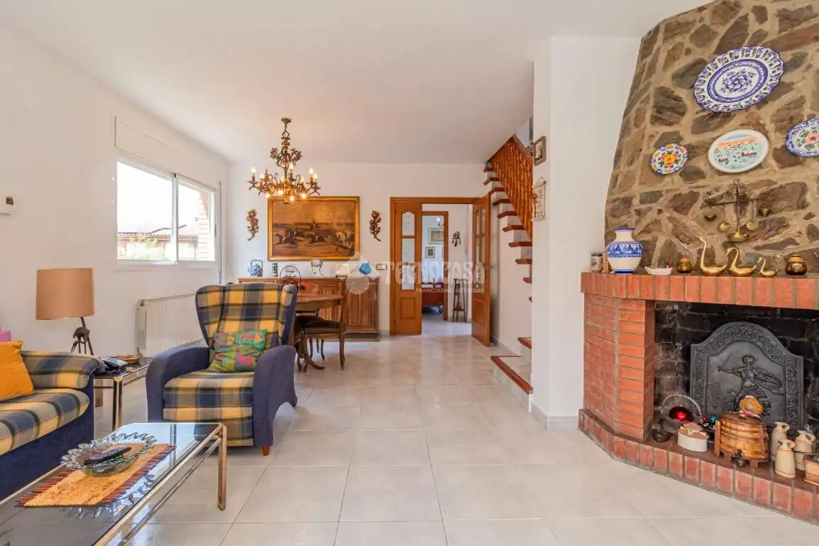 Living room of Houses for rent in Sant Cugat del Vallès  with Air Conditioner, Terrace and Balcony