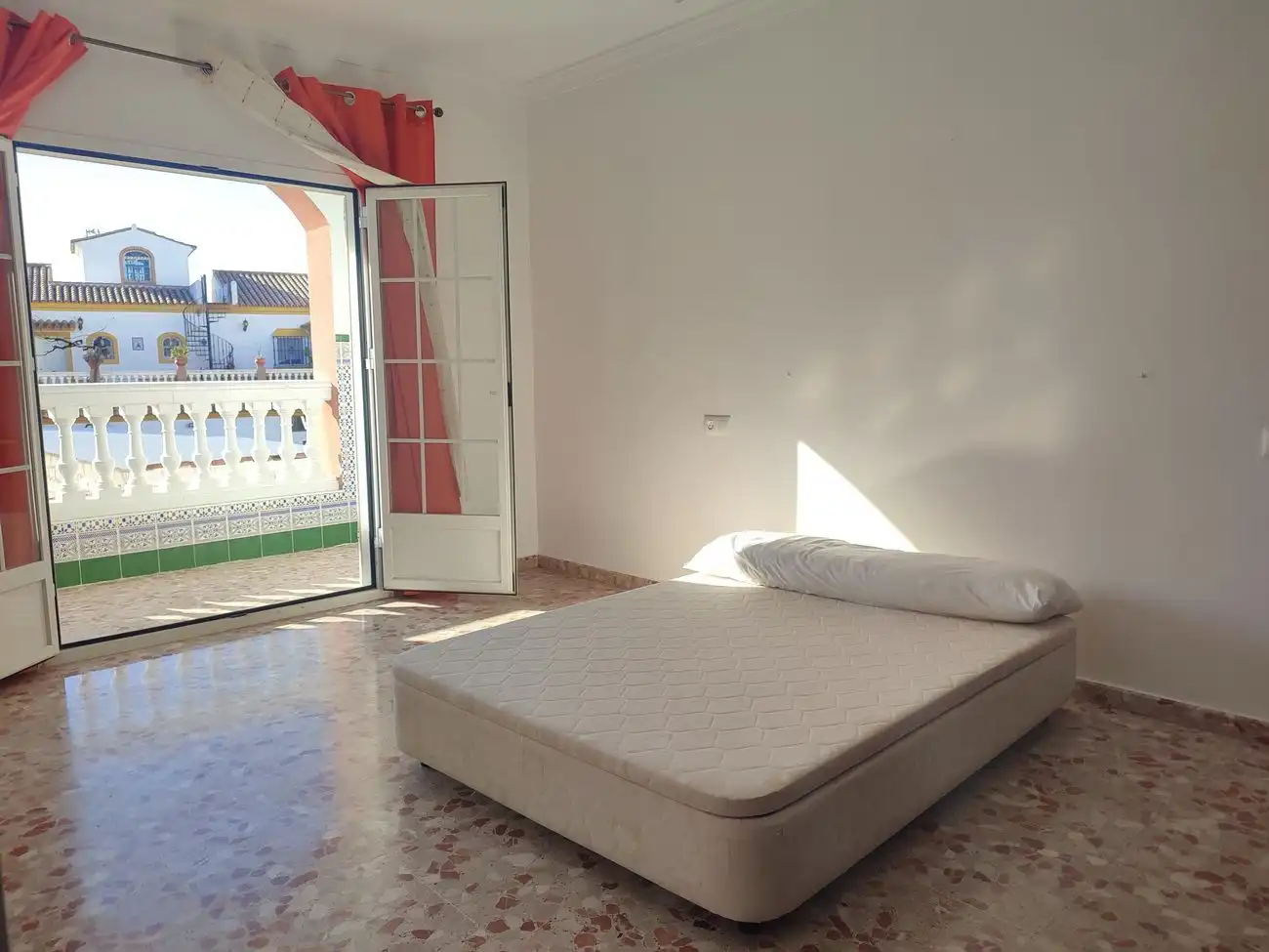 Dormitori de Casa adosada en venda en Chiclana de la Frontera amb Aire condicionat, Terrassa i Traster