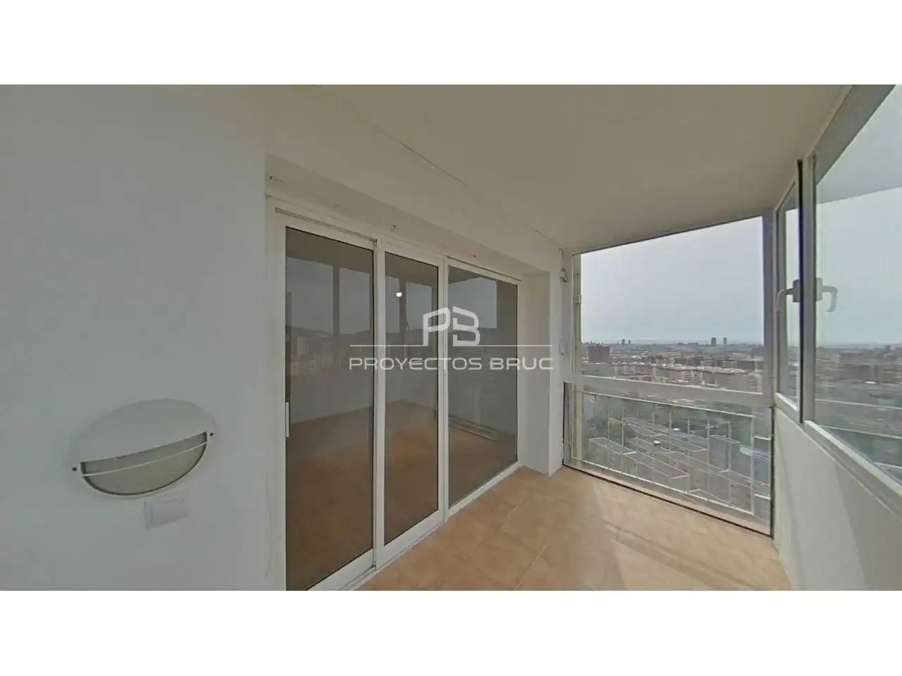 Vista exterior de Piso en venta en Nou Barris