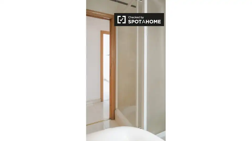 Baño de Piso de alquiler en Madrid con Aire acondicionado, Calefacción y Amueblado