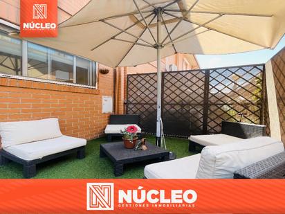 Terrassa de Casa adosada en venda en La Puebla de Alfindén amb Aire condicionat, Calefacció i Jardí privat