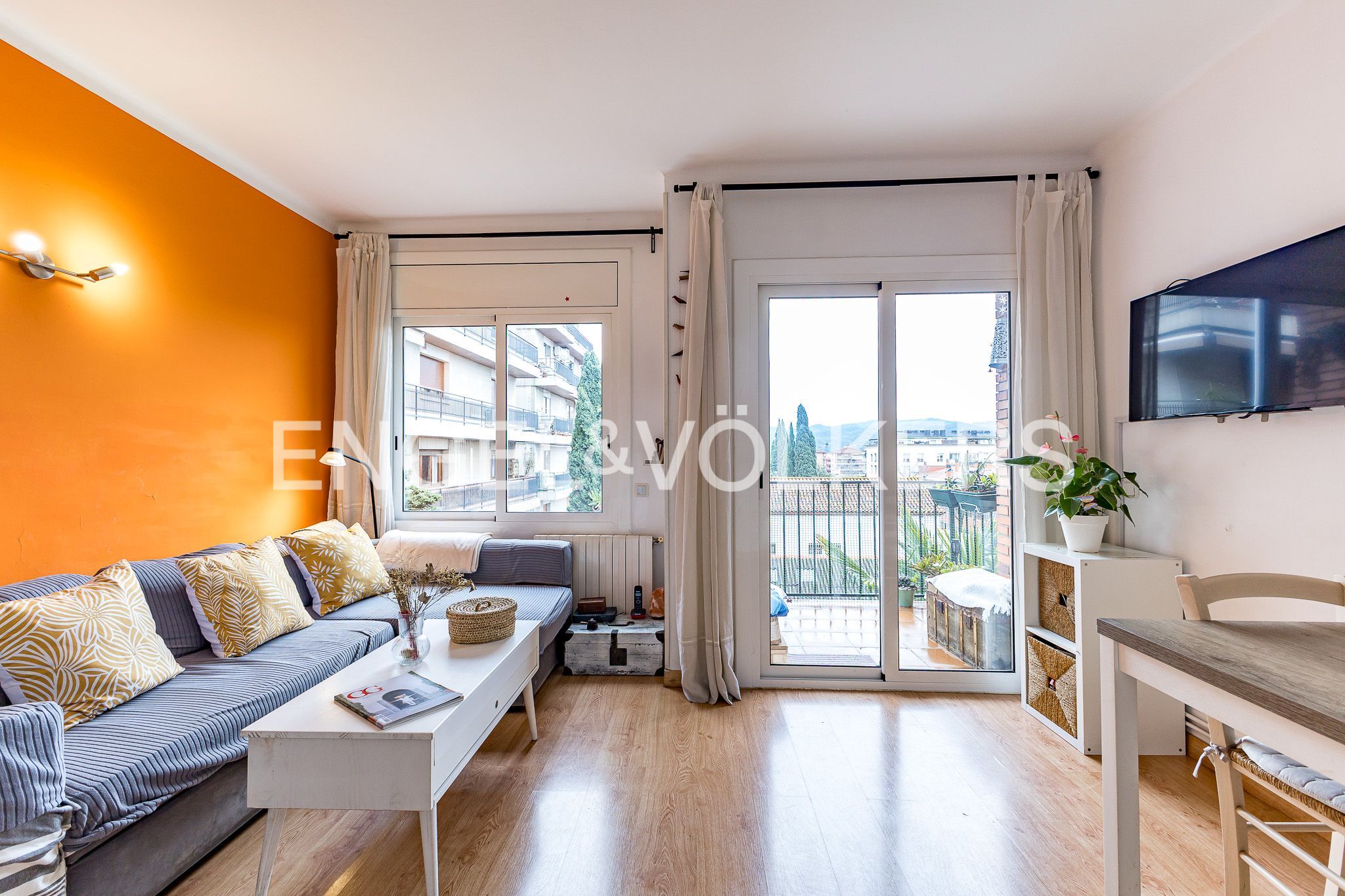 Exterior view of Flat for sale in Sant Cugat del Vallès  with Heating, Parquet flooring and Terrace