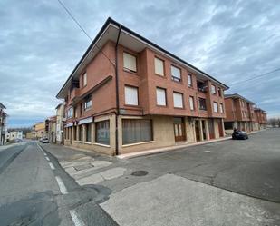 Vista exterior de Pis en venda en Castañares de Rioja amb Aire condicionat i Balcó