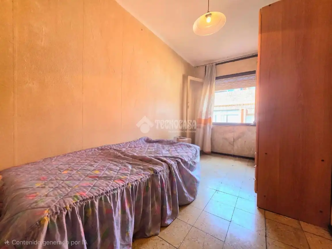 Habitación de Piso en venta en Santa Coloma de Gramenet con Balcón