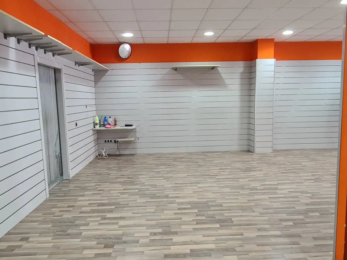 Local comercial de lloguer a Carrer de Covadonga, imagen 8
