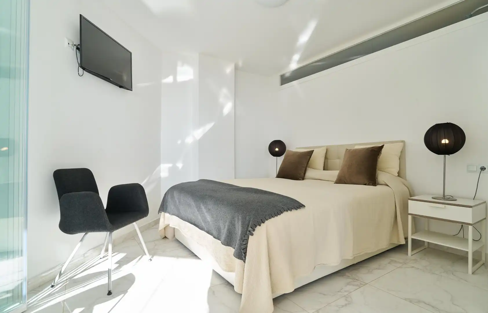 Schlafzimmer von Wohnungen zum Verkauf in Marbella mit Klimaanlage, Möbliert und Balkon