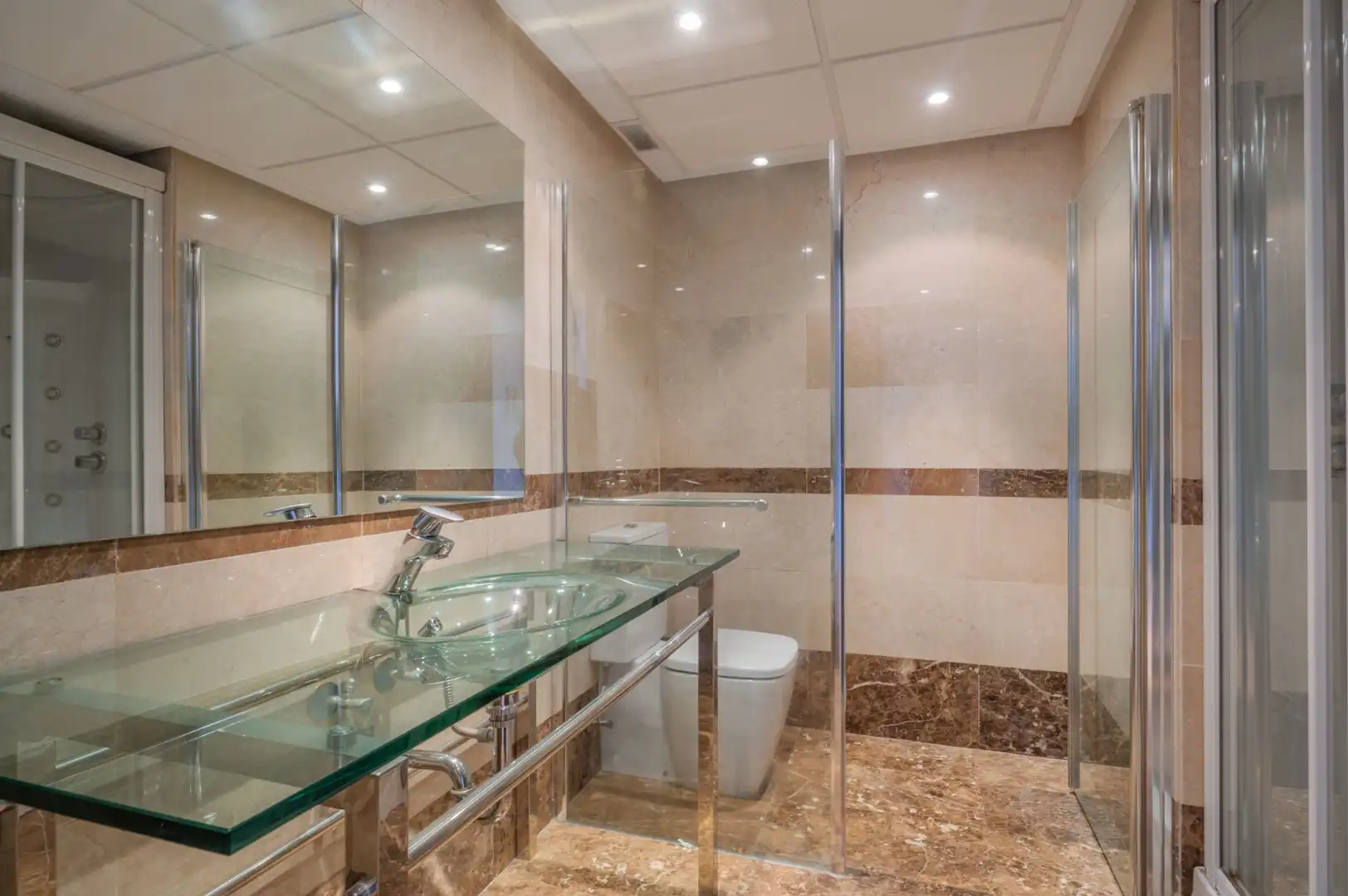 Baño de Oficina en venta en Alcorcón con Aire acondicionado, Calefacción y Trastero