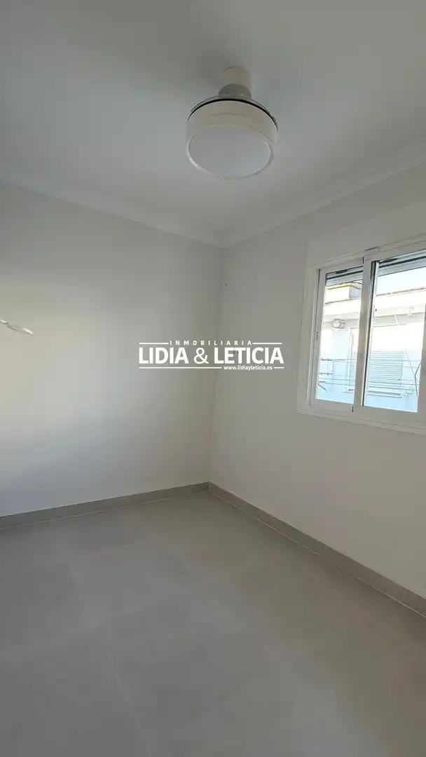 Dormitori de Pis de lloguer en Alcalá de Guadaira amb Aire condicionat i Balcó