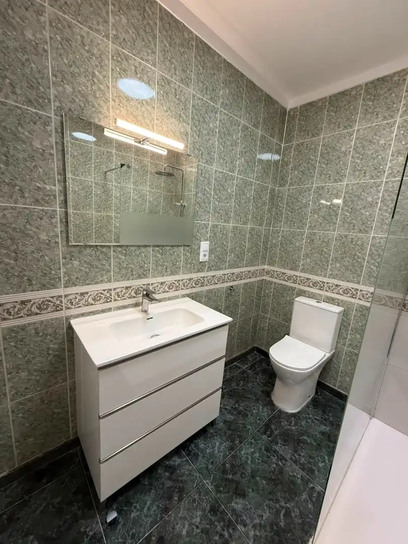 Baño de Casa adosada en venta en Torelló con Calefacción, Terraza y Balcón