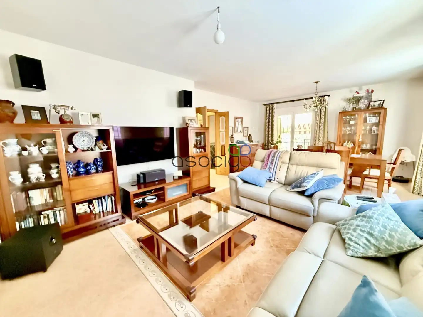 Sala de estar de Casa adosada en venta en Cabanillas del Campo con Aire acondicionado, Calefacción y Jardín privado