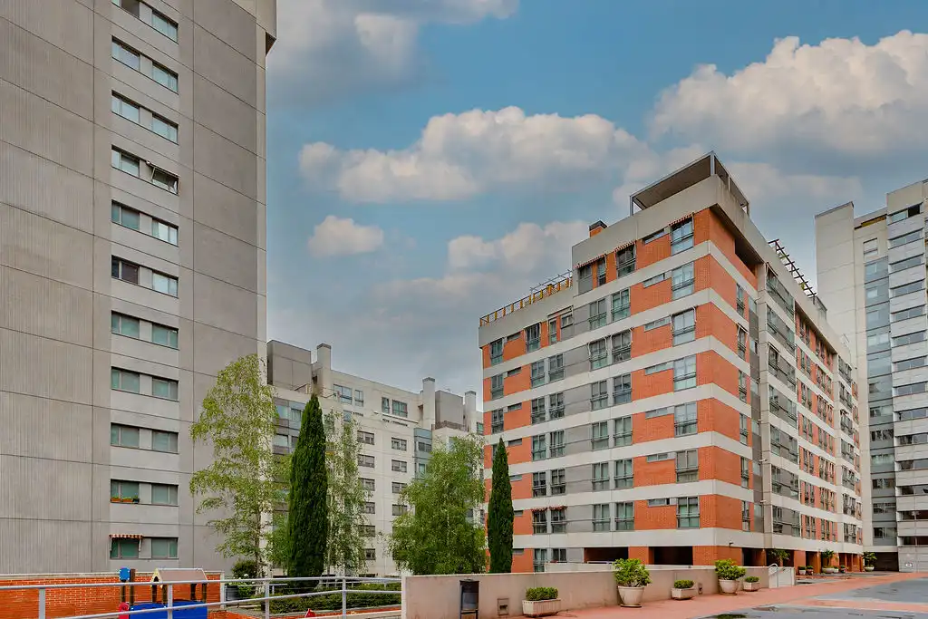 Exterior view of Flat for sale in Madrid  with Storage room and Swimming Pool