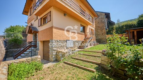 Casa en Queixans con dos viviendas y jardín privado