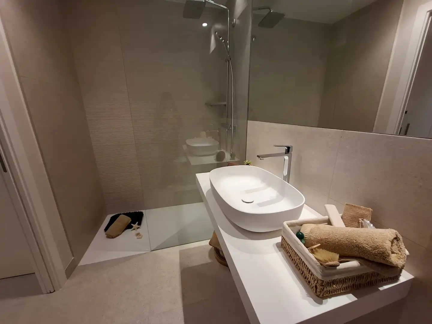 Bathroom of Flat for sale in Palamós  with Air Conditioner, Heating and Terrace