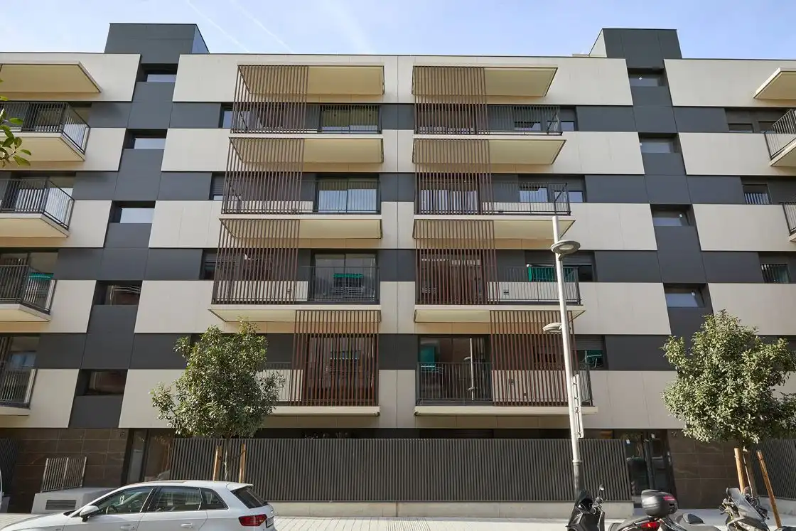 Außenansicht von Wohnung zur Miete in Sant Joan Despí mit Klimaanlage, Heizung und Privatgarten