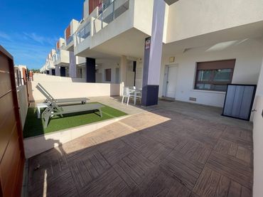 Baixos amb piscina de lloguer a Pueblo Latino