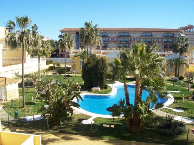 Piscina de Apartamento de alquiler en Islantilla con Terraza y Trastero