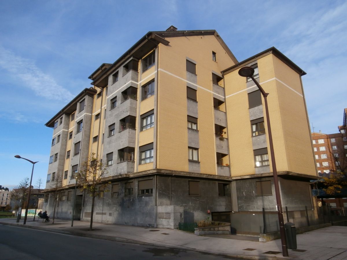 Vista exterior de Pis en venda en Gijón  amb Calefacció, Terrassa i Traster