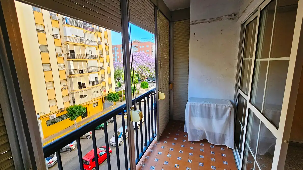 Bedroom of Flat for sale in Sevilla  with Air Conditioner, Terrace and Balcony