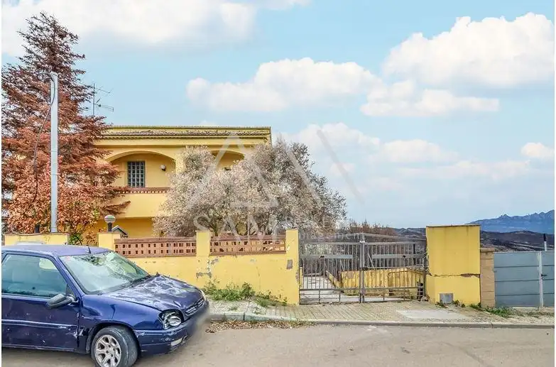 Maison avec terrasse à vendre à El Pont de Vilomara i Rocafort