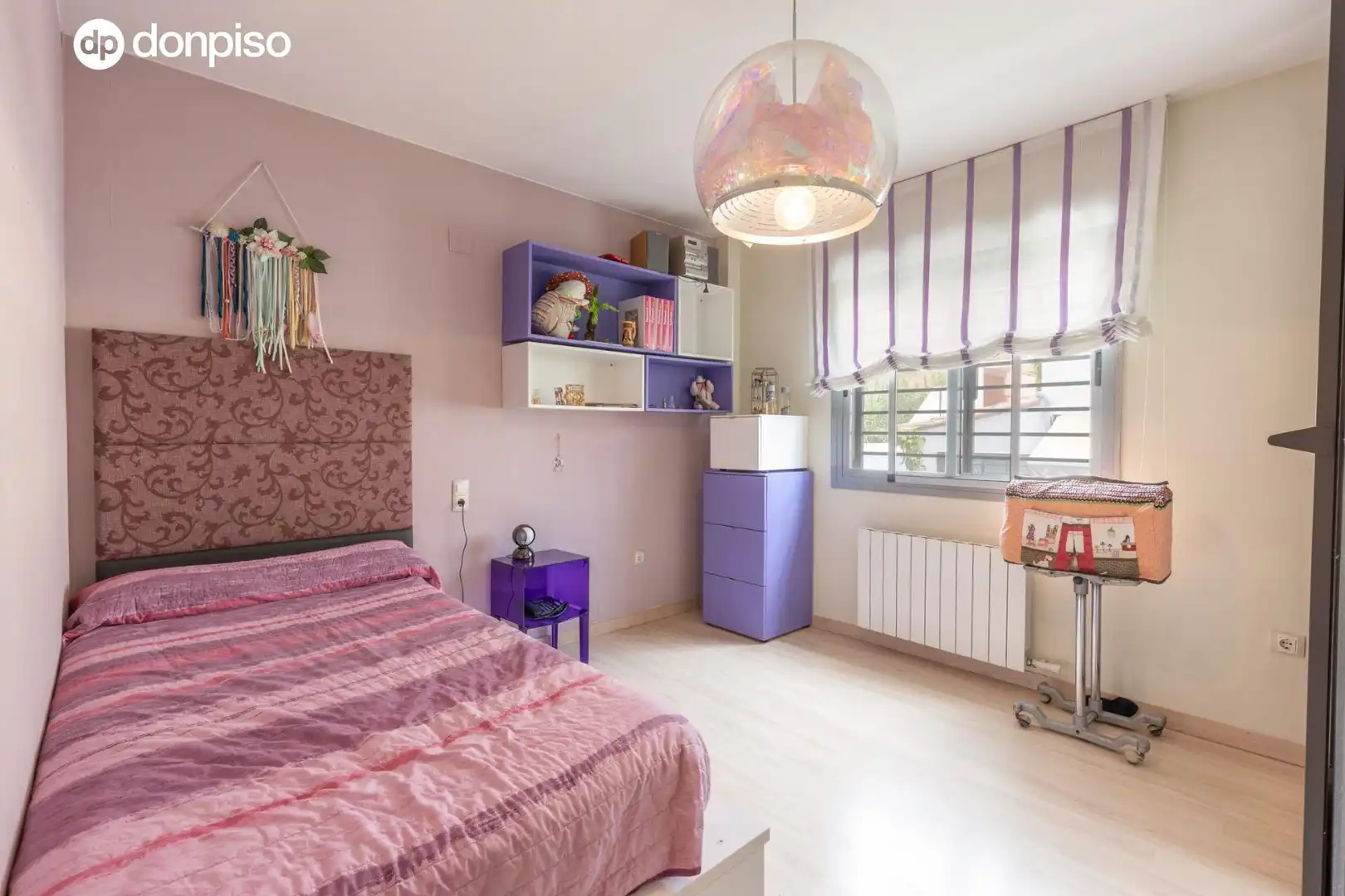 Habitación de Casa adosada en venta en Granada con Aire acondicionado, Calefacción y Balcón