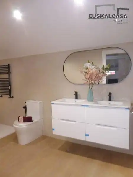 Bathroom of Flat for sale in Bilbao   with Heating and Terrace