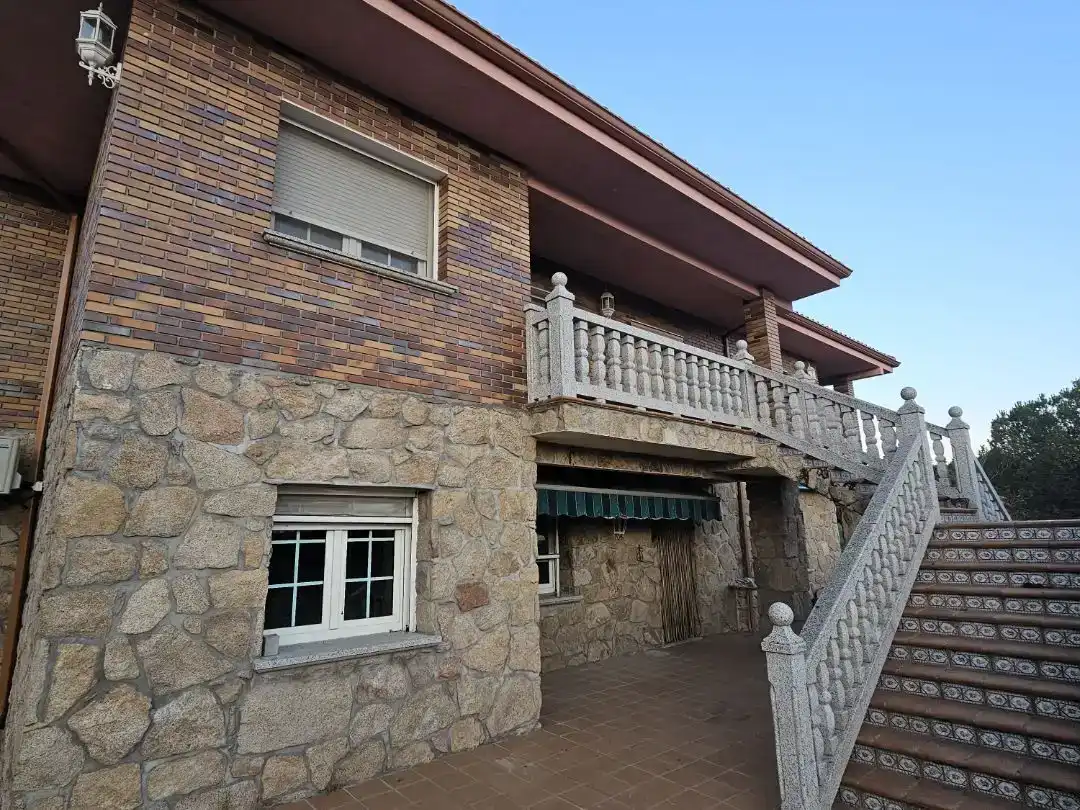 Vista exterior de Piso en venta en Valdemorillo con Aire acondicionado, Jardín privado y Trastero