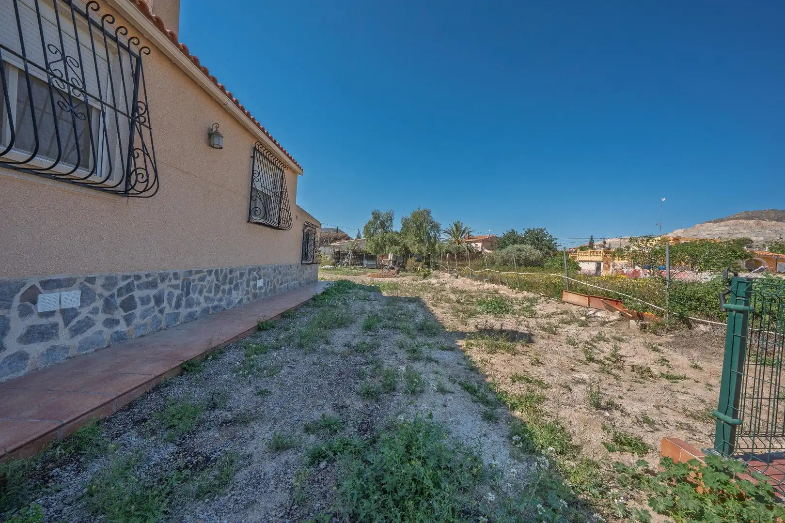 Garden of Houses for sale in Alicante / Alacant  with Air Conditioner and Swimming Pool