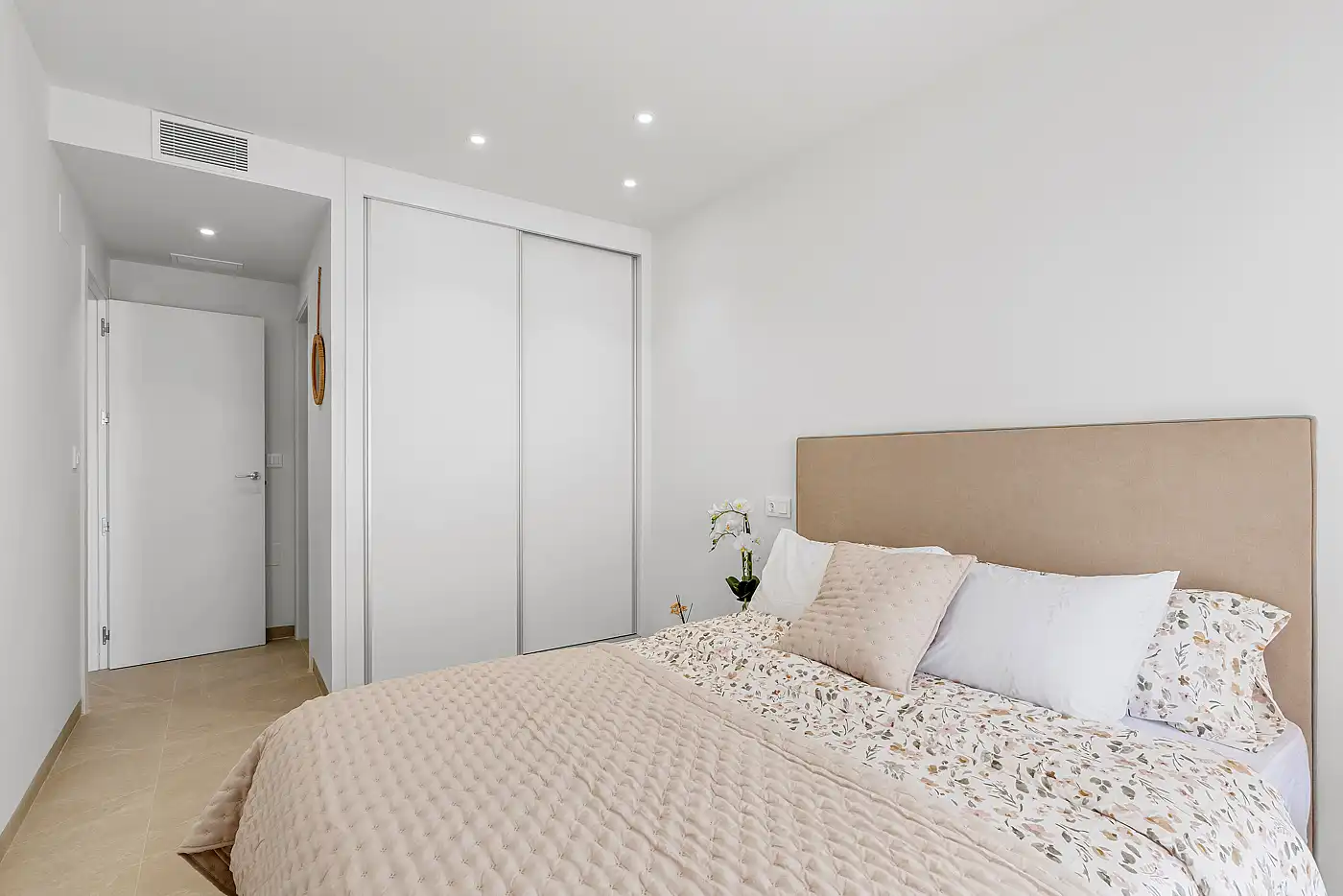 Habitación de Apartamento en venta en Jacarilla con Aire acondicionado, Terraza y Trastero