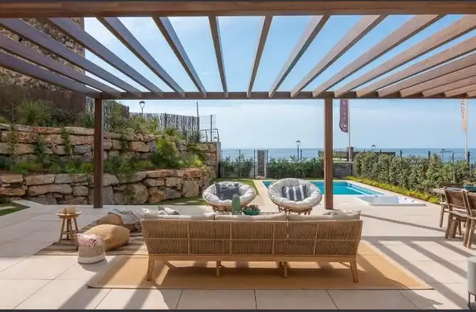 Terraza de Apartamento de alquiler en Estepona con Aire acondicionado, Calefacción y Jardín privado