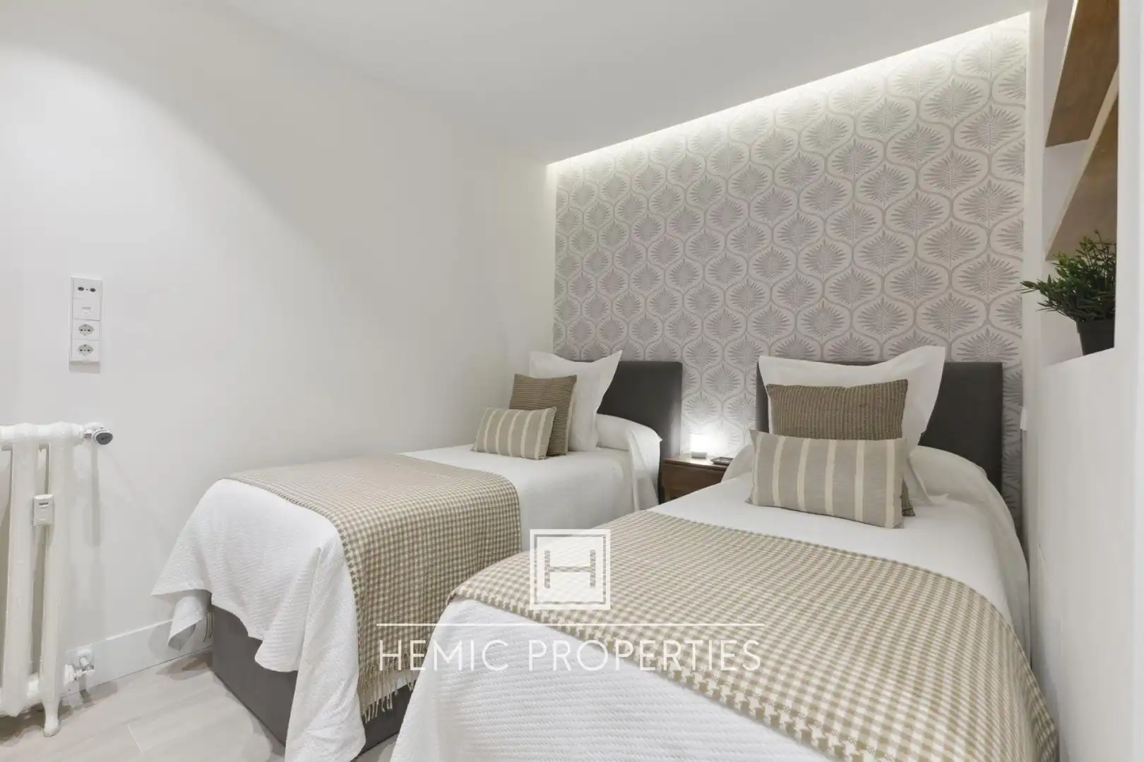 Schlafzimmer von Wohnung zum Verkauf in Madrid mit Klimaanlage, Möbliert und Balkon