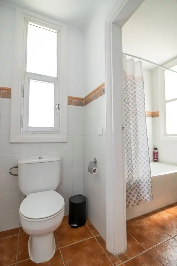 Baño de Piso en venta en Marbella con Aire acondicionado, Terraza y Amueblado