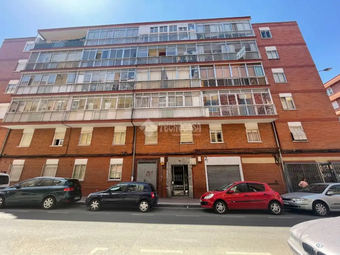 Vista exterior de Pis en venda en Valladolid amb Alarma