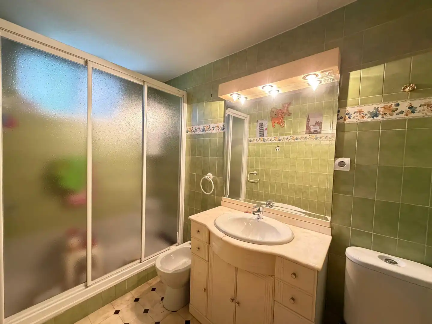 Baño de Piso en venta en Madrid con Calefacción, Jardín privado y Terraza