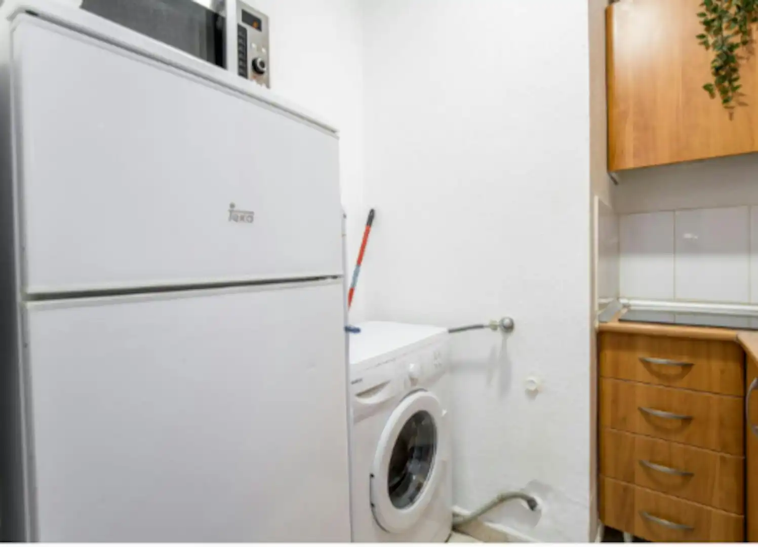 Kitchen of Flat for share in Barcelona  with Furnished, Washing machine and TV