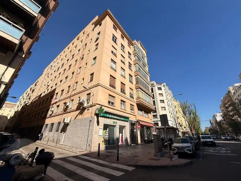 Vista exterior de Pis de lloguer en Madrid amb Calefacció