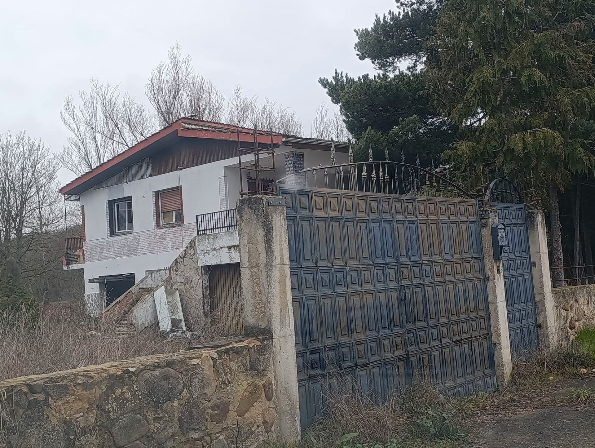 Vista exterior de Casa o xalet en venda en Merindad de Montija amb Jardí privat, Terrassa i Traster